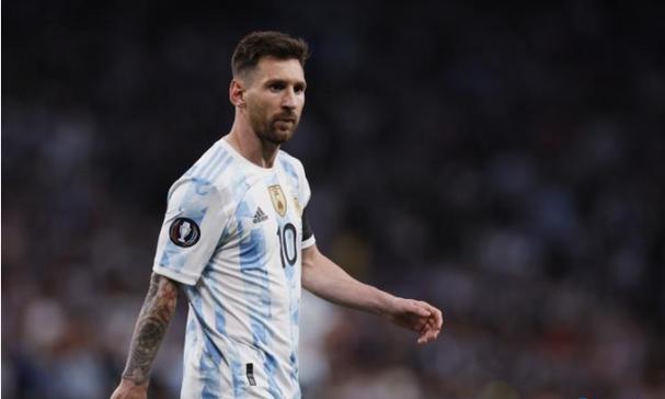 秋天的童趣:湖滨新区幼儿园的梧桐叶奇妙旅程